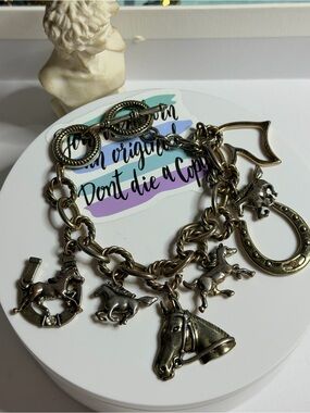 vintage horse charm bracelet/toggle closure Silvertone